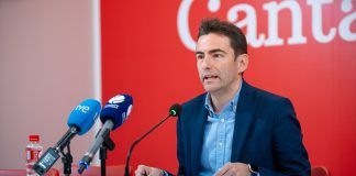 Casares: “Pido perdón en nombre de otros porque lo que vemos no representa ni los valores del PSOE ni de Cantabria”