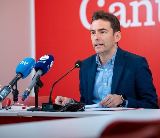 Casares: “Pido perdón en nombre de otros porque lo que vemos no representa ni los valores del PSOE ni de Cantabria”