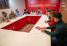 Casares traslada a la Junta de Personal el respaldo del PSOE a las reivindicaciones docentes de bajada de ratios, menos burocracia y mejor atención a la diversidad