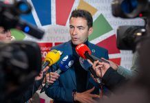 Pedro Casares critica que el Gobierno del PP “no ha adoptado ni una sola medida” frente los efectos de la guerra en Oriente Medio