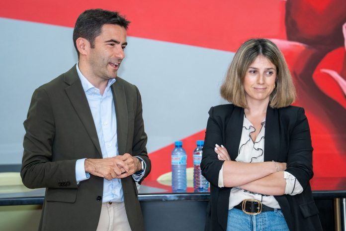 FOTO PEDRO CASARES Y JANIRE JARA
