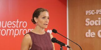 El PSOE acusa al PP de usar el descenso demográfico como “excusa para desmantelar la educación pública” y denuncia la “doble vara de medir” con la concertada