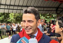 Pedro Casares lamenta la “autocomplacencia” y las “contradicciones” del discurso de Buruaga en el Día de Cantabria