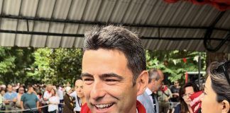 Pedro Casares lamenta la “autocomplacencia” y las “contradicciones” del discurso de Buruaga en el Día de Cantabria