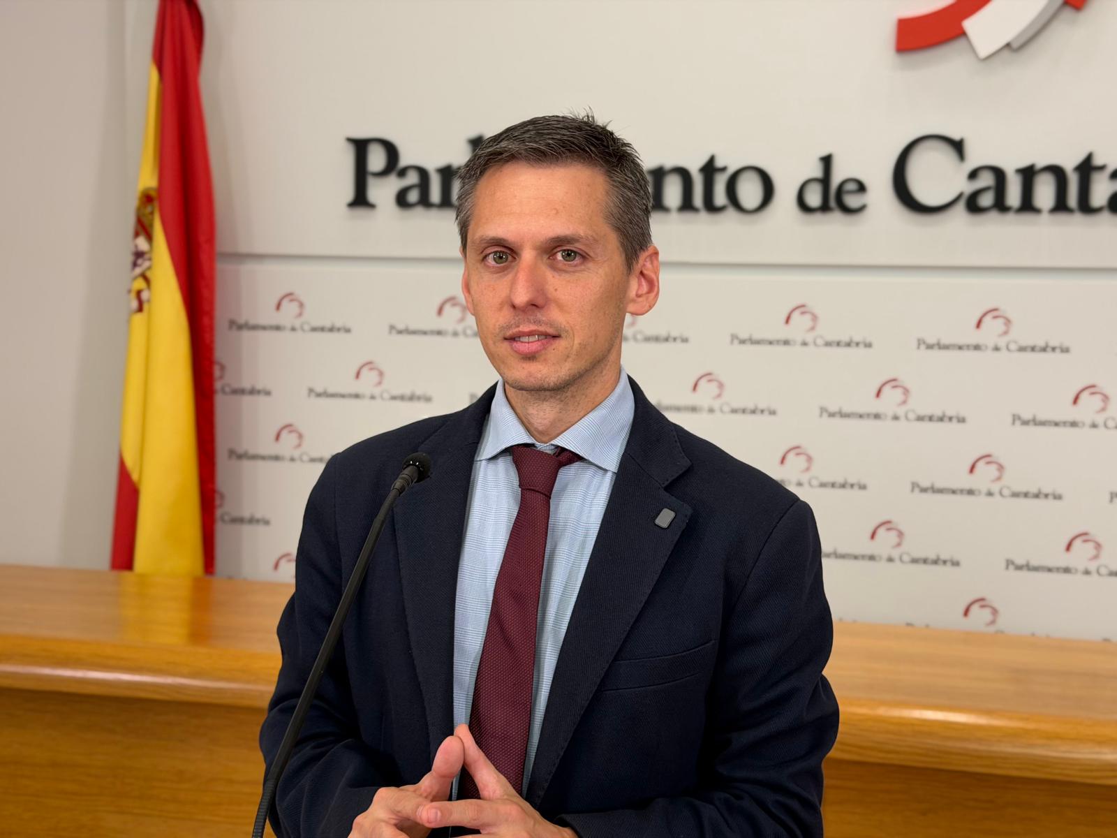 El PSOE impulsa iniciativas para fortalecer la economía y los municipios de Cantabria en el Parlamento